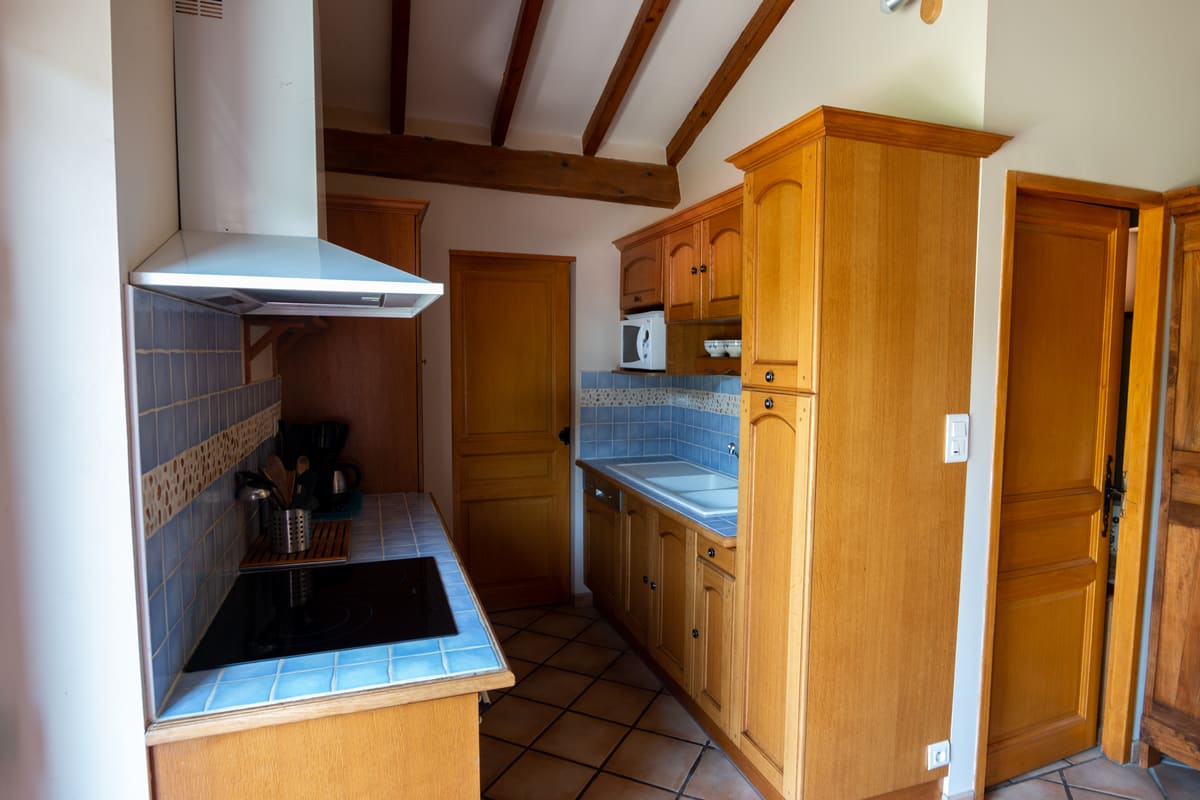 Vue d'ensemble de la cuisine équipée